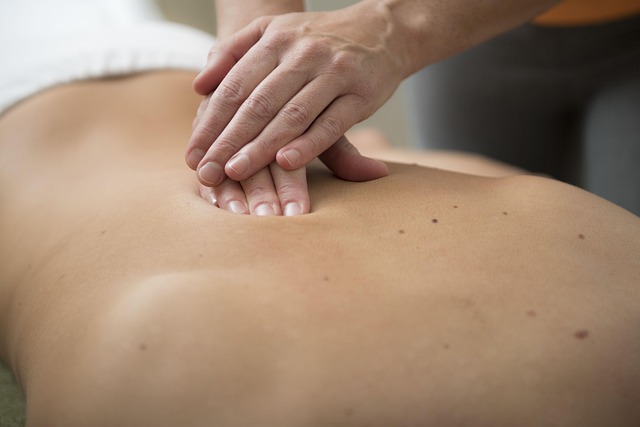 Massoterapia sulla schiena